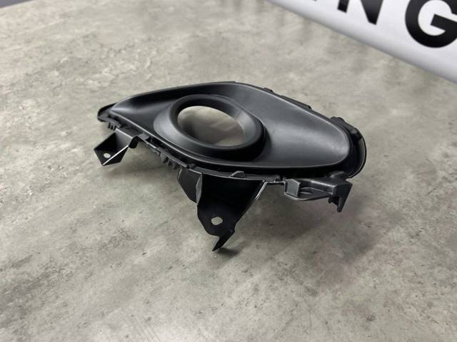MAZDA GHR450C11A Заглушка (решетка) противотуманных фар бампера переднего правая в наличии Львов