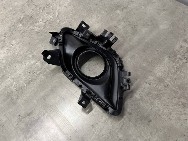 GHR450C11A MAZDA Заглушка (решетка) противотуманных фар бампера переднего правая купить в Ровно