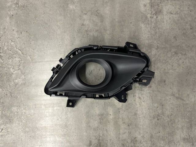 GHR450C11A MAZDA Заглушка (решетка) противотуманных фар бампера переднего правая купить в Сумы