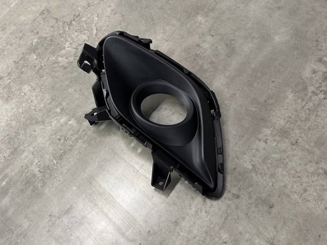 GHR450C21A MAZDA Заглушка (решетка) противотуманных фар бампера переднего левая купить в Кривой Рог