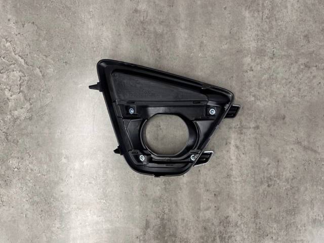 MAZDA KA0J50C21A Заглушка (решетка) противотуманных фар бампера переднего левая в наличии Полтава