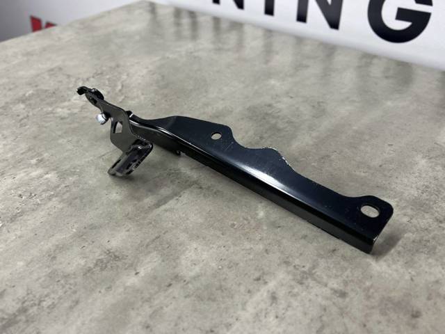 KB7W52410 Петля капота правая купить Черновцы