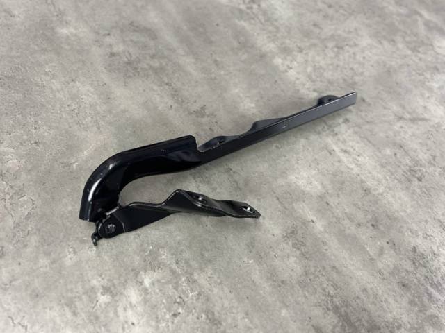KB7W52420 MAZDA Петля капота левая купить в Одесса