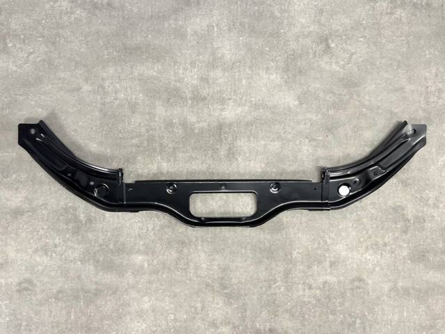 KB7W53150B Кронштейн суппорта радиатора верхний купить Ирпень