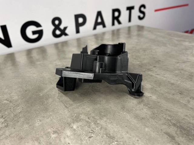 KB8B51684 MAZDA Кронштейн крепления противотуманной фары правой купить в Чернигов