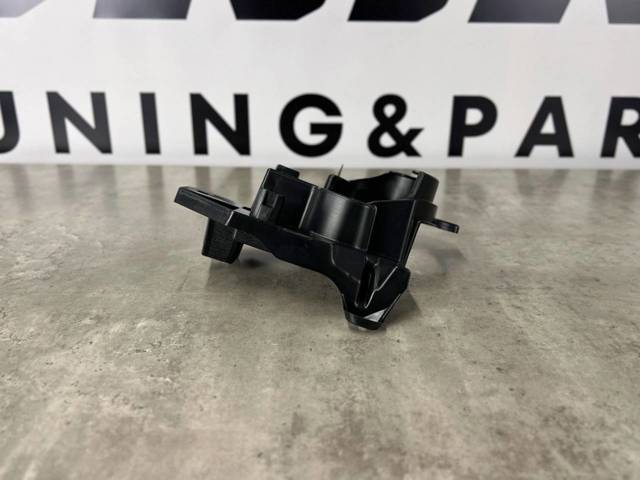 KB8B51684 MAZDA Кронштейн крепления противотуманной фары правой купить в Украина