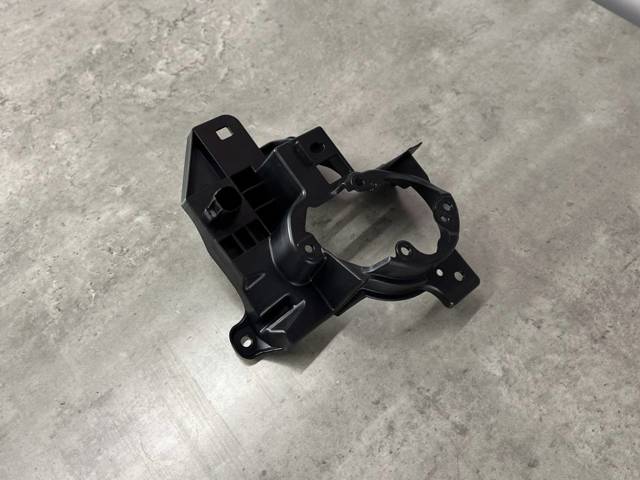 MAZDA KB8B51684 Кронштейн крепления противотуманной фары правой в наличии Запорожье