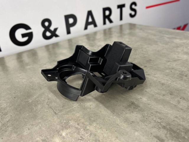 MAZDA KB8B51684 Кронштейн крепления противотуманной фары правой в наличии Черновцы