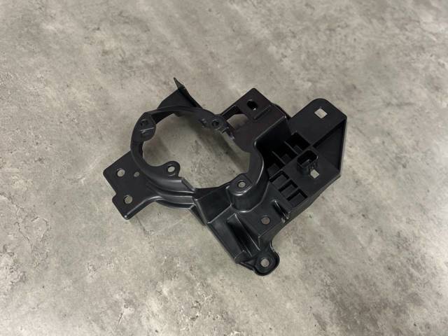 MAZDA KB8B51694 Кронштейн крепления противотуманной фары левой в наличии Чернигов