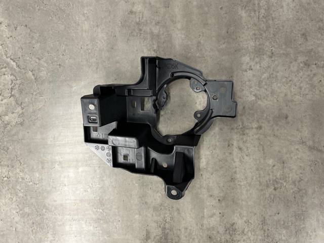 KB8B51694 MAZDA Кронштейн крепления противотуманной фары левой купить в Харьков