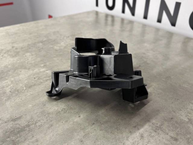 MAZDA KB8B51694 Кронштейн крепления противотуманной фары левой в наличии Чернигов