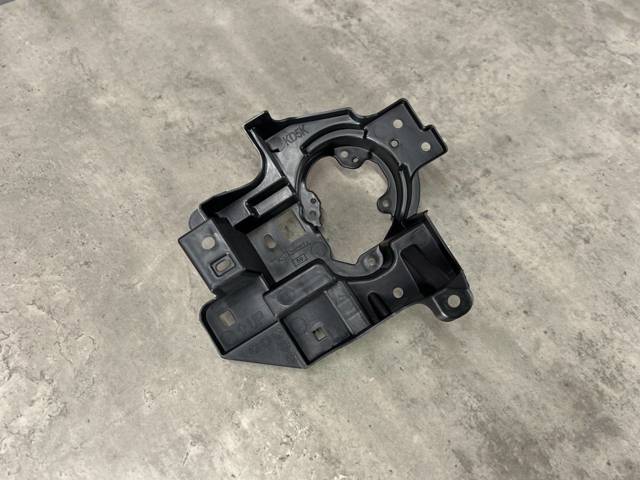 MAZDA KB8B51694 Кронштейн крепления противотуманной фары левой в наличии Украина