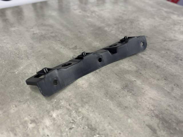 KD4550153 MAZDA Кронштейн бампера переднего правый купить в Каменское