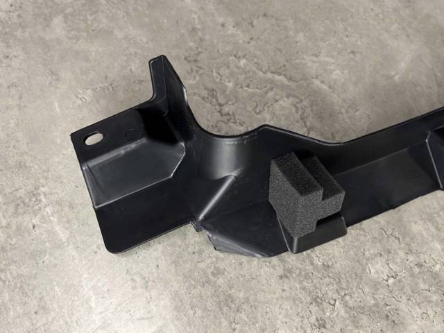 KD45501C0 MAZDA Накладка диффузора радиатора верхняя купить в Черновцы