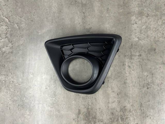 KD5350C21 MAZDA Заглушка (решетка) противотуманных фар бампера переднего левая купить в Тернополь