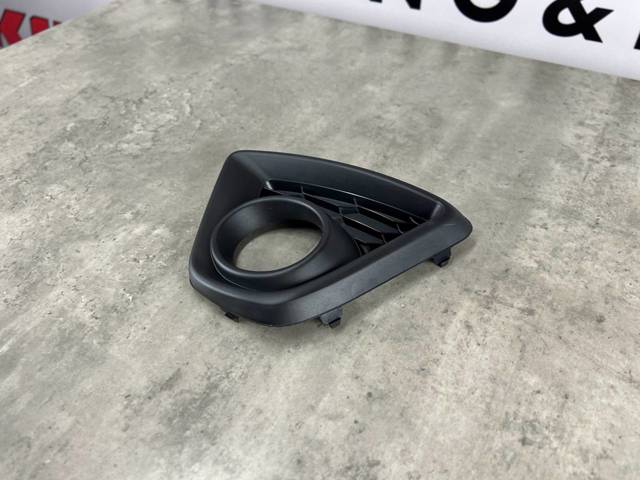 KD5350C21 MAZDA Заглушка (решетка) противотуманных фар бампера переднего левая купить в Винница