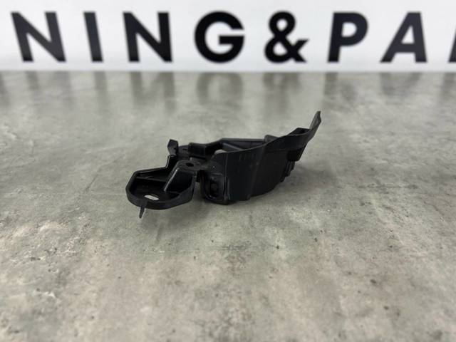 MAZDA KD5351684A Кронштейн крепления противотуманной фары правой в наличии Ирпень