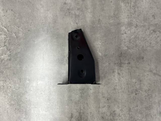 KDY03488Y MAZDA Кронштейн передней балки купить в Запорожье