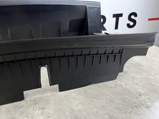 LR033415 LAND ROVER Воздуховод (дефлектор) радиатора нижний купить в Ужгород
