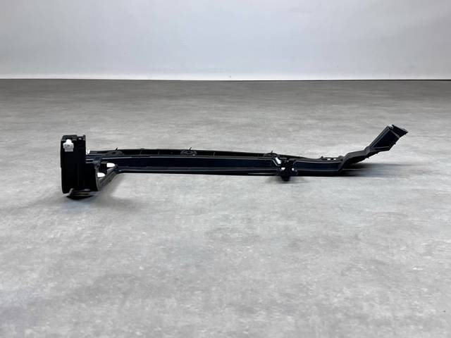 LR037924 LAND ROVER Направляющая заднего бампера правая купить в Одесса
