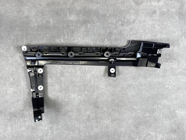 LR037924 LAND ROVER Направляющая заднего бампера правая купить в Черкассы