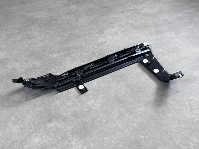 LAND ROVER LR037925 Направляющая переднего бампера левая в наличии Тернополь