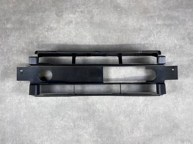 LR043739 LAND ROVER Нижний дефлектор радиатора купить в Чернигов