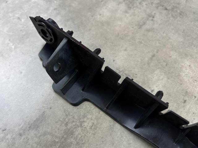 LAND ROVER LR045212 Кронштейн бампера переднего правый в наличии Одесса