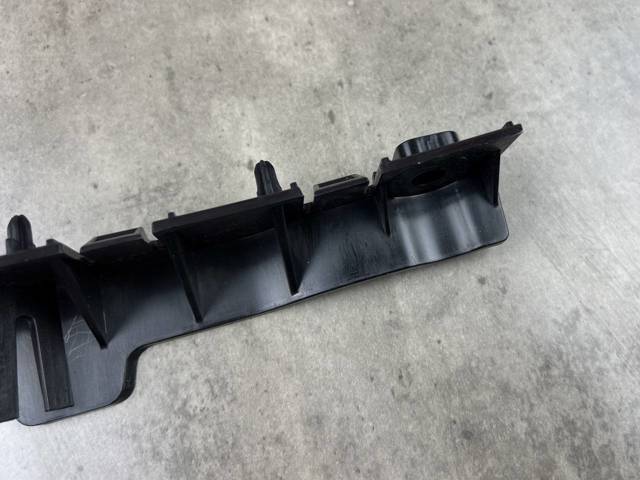 LR045212 LAND ROVER Кронштейн бампера переднего правый купить в Ровно