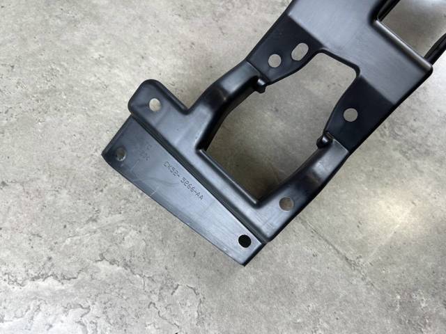 LAND ROVER LR050518 Кронштейн крепления противотуманной фары левой в наличии Полтава