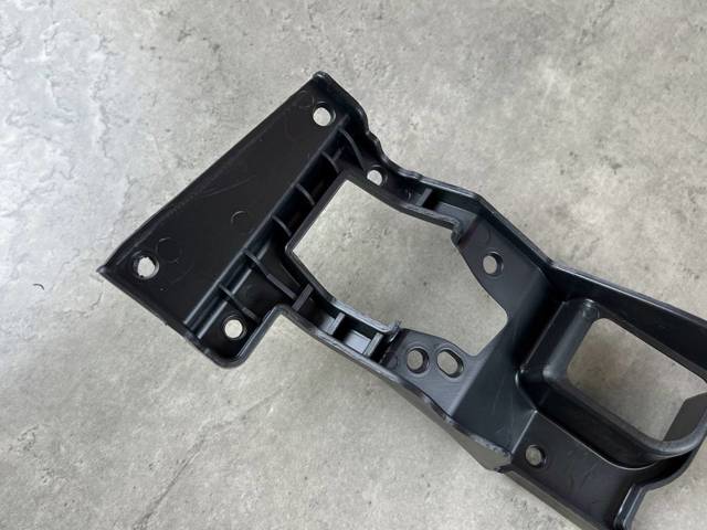 LAND ROVER LR050518 Кронштейн крепления противотуманной фары левой в наличии Винница