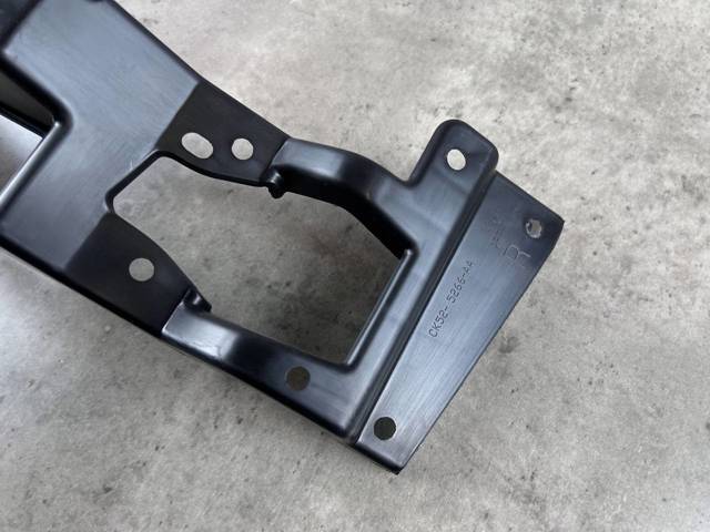 LR050519 LAND ROVER Кронштейн крепления противотуманной фары правой купить в Ровно