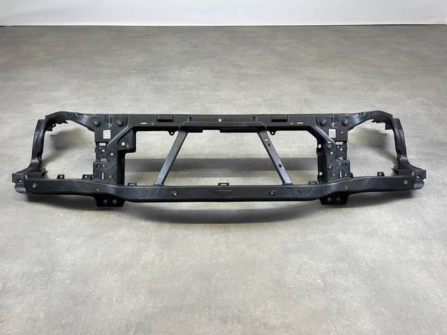 LR057847 LAND ROVER Рамка радиатора купить в Киев