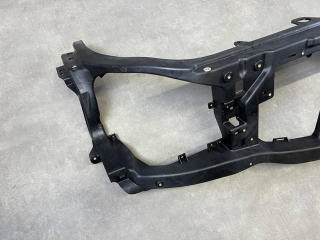 LR057847 LAND ROVER Рамка радиатора купить в Житомир