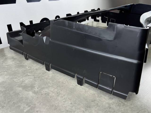 LAND ROVER LR084885 Дефлектор радиатора в наличии Черкассы