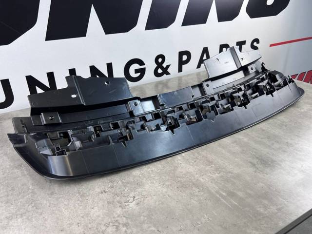 LR127710 LAND ROVER Решетка радиатора купить в Чернигов