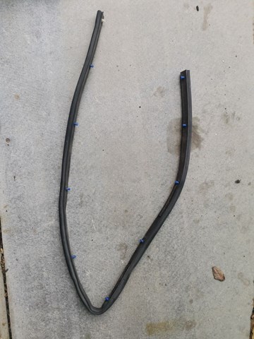 MAZDA GHP956770 Уплотнитель капота в наличии Одесса