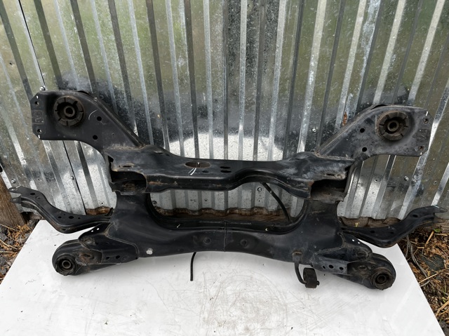 Балка задней подвески поперечная 554005NA3B NISSAN