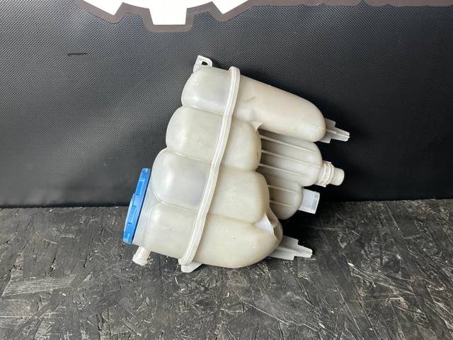 Водяной бачок системы охлаждения 8W0121405E VAG