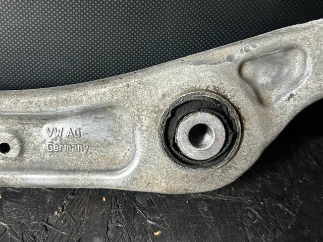 VAG 8W0407152A Нижний рычаг в наличии Днепр
