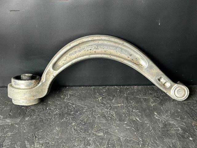 Рычаг передней подвески нижний, правый 8W0407694B VAG