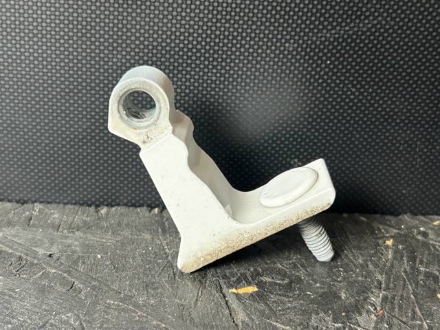 Дверной шарнир водительской вери 8W0831403A VAG