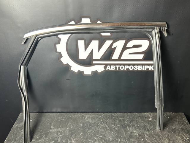 Направляющая стекла рамки двери задней правой 8W5839432C VAG