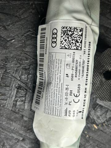 VAG 8W5880742F Шторка боковая, правая в наличии Ирпень