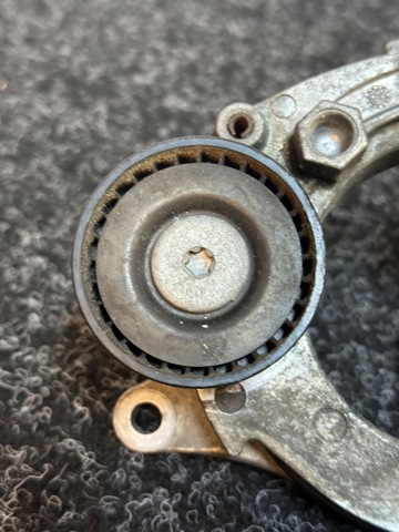 Натяжитель клинового ремня 11288580360 BMW