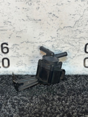 Помпа водяная, (насос) охлаждения, дополнительный электрический 11515A36581 BMW