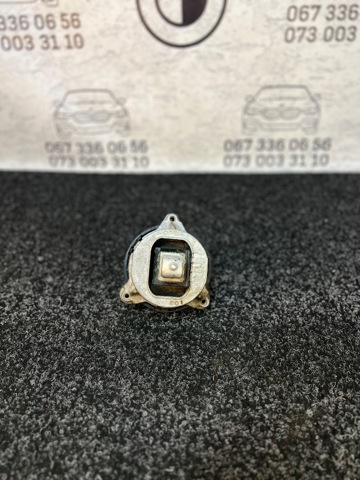 Подушка (опора) двигателя, левая 22116877659 BMW