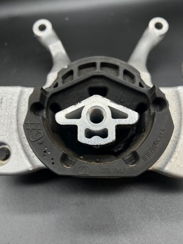 Подушка коробки 22326862577 BMW