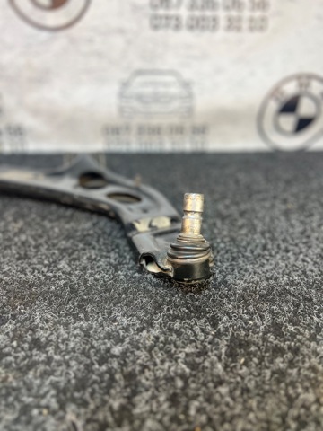 Правый рычаг передней нижней подвески 31126879844 BMW