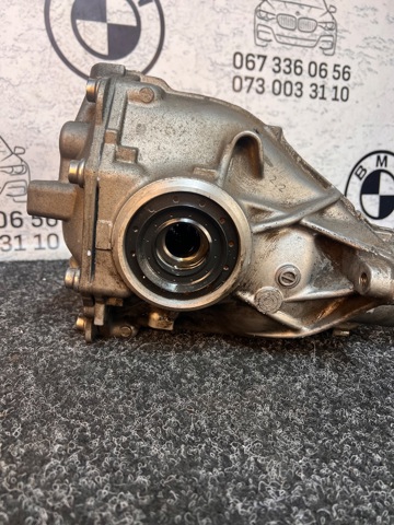 Редуктор заднего моста 33108686219 BMW